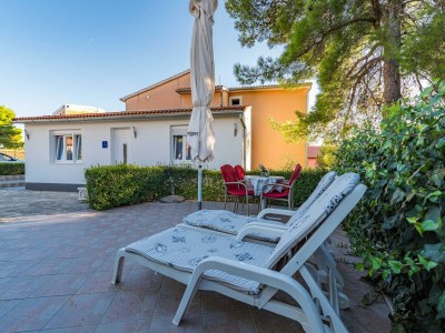 Apartment One-bedroom apartment near beach - Outdoor photo 32