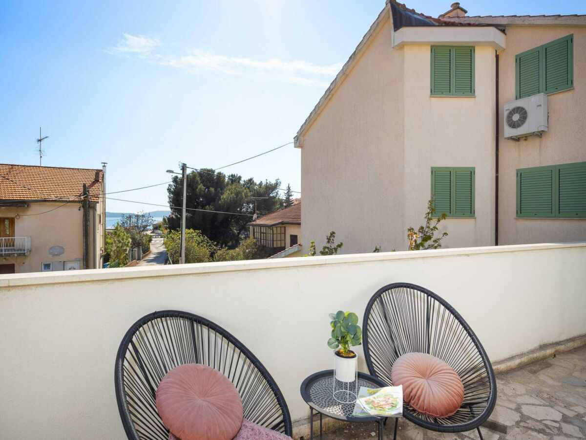 Apartment Spacious apartment in Brodarica with garden - Outdoor photo 4