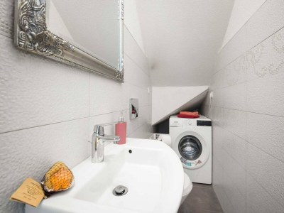 Apartment Spacious apartment in Brodarica with garden - Features photo 22