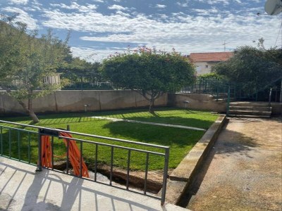 Apartment Spacious apartment in Brodarica with garden - Outdoor photo 27