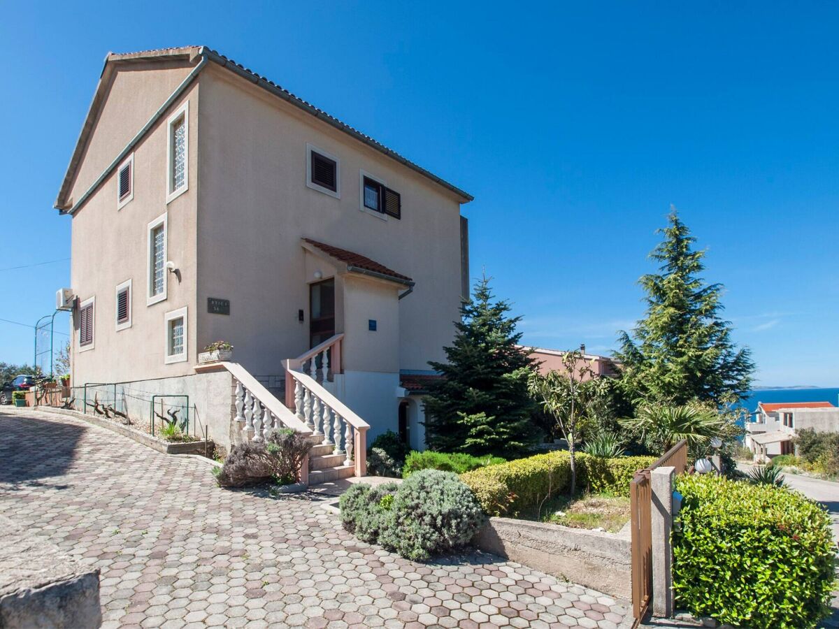 Apartment Apartment in Dalmatia with garden view - Outdoor photo 2