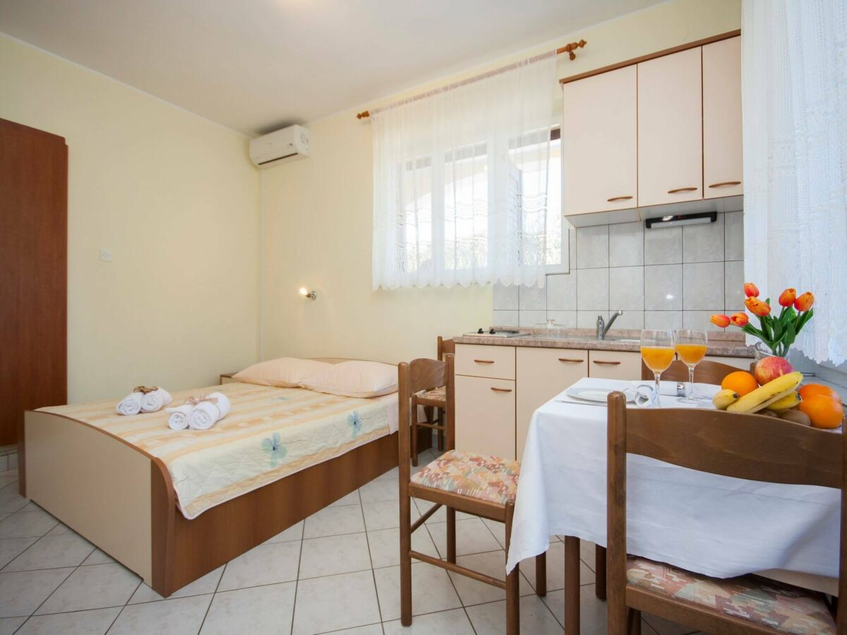 Apartment Inviting studio apartment in Primošten