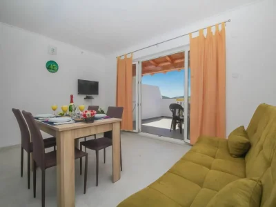 Apartment Zwei-Zimmer-Wohnung in Dalmatien in Murter - Apartment