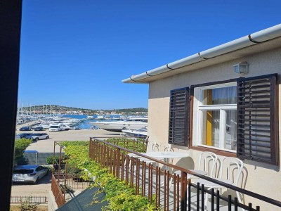 Apartment Three-bedroom apartment in Murter - Outdoor photo 2