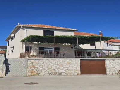 Apartment Three-bedroom apartment in Murter - Outdoor photo 5