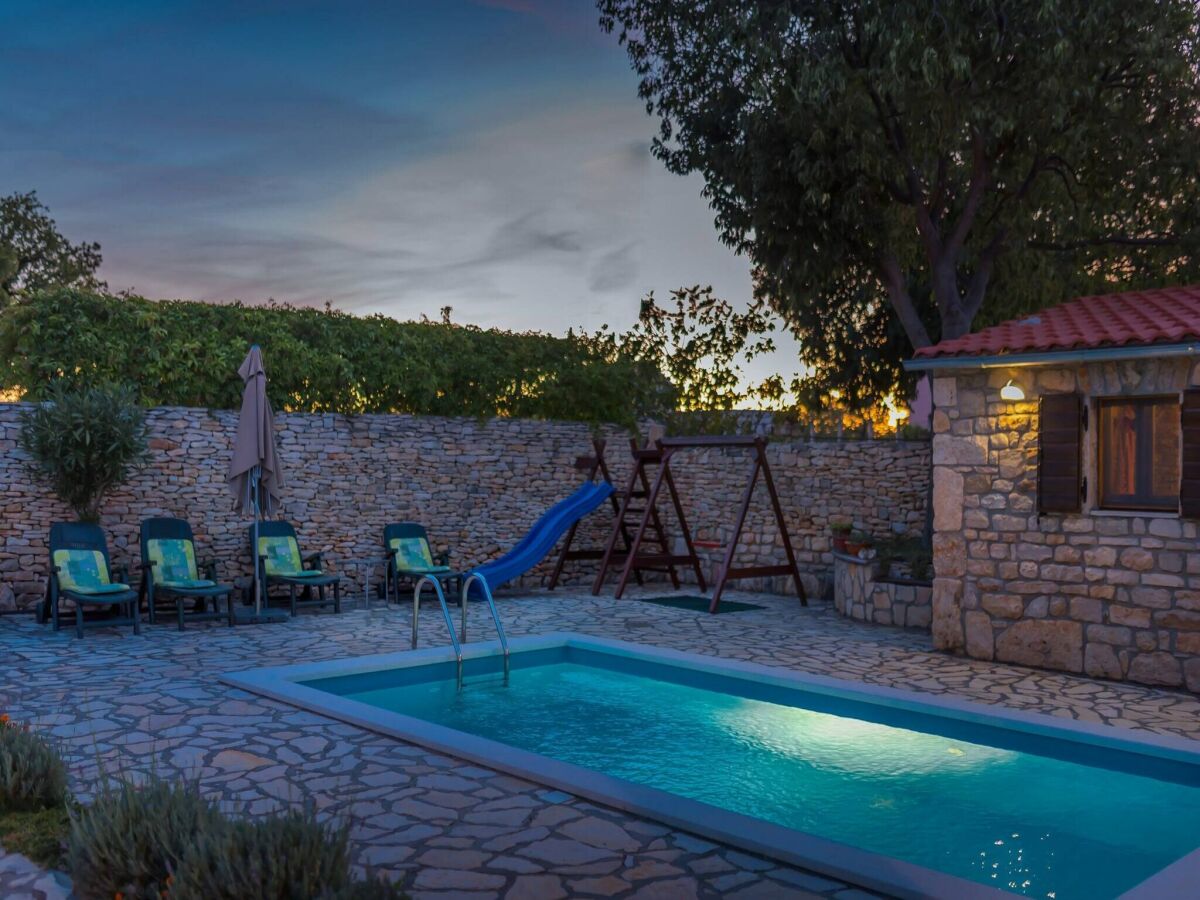 Holiday house Haus mit drei Schlafzimmern und Swimmingpool - Outdoor photo 2