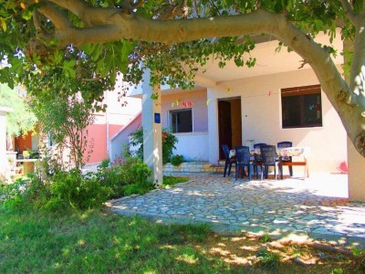 Apartment Apartment in Dinjiška by the Beach in Miskovici - Apartment