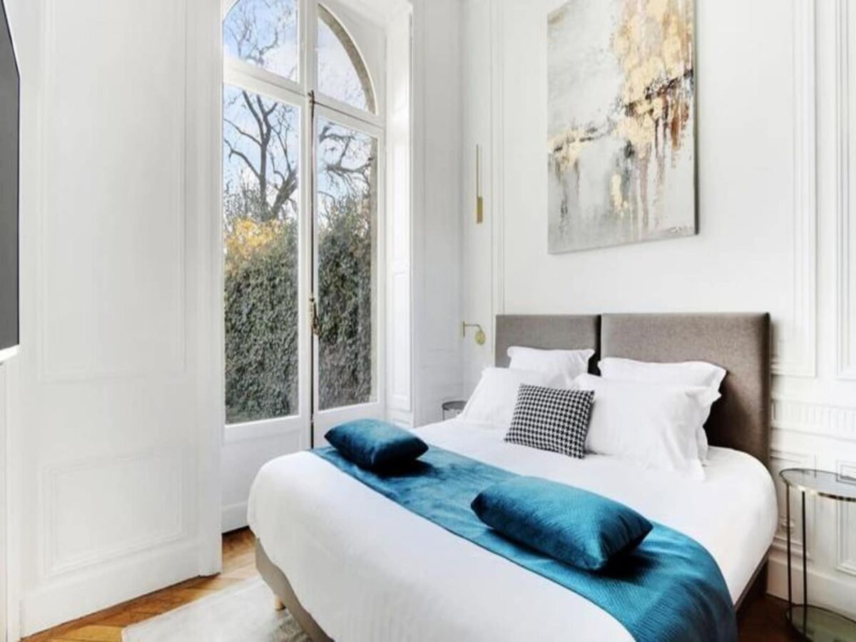 Apartment Maison Labruyère – Royal Garden Suite - Outdoor photo 3