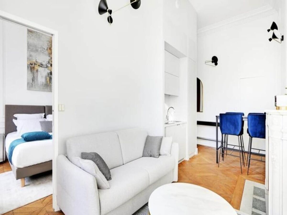 Apartment Maison Labruyère – Royal Garden Suite - Features photo 4