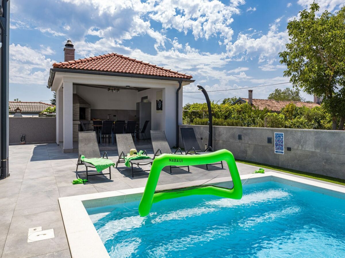 Villa Villa with Private Illuminated Pool - Outdoor photo 3