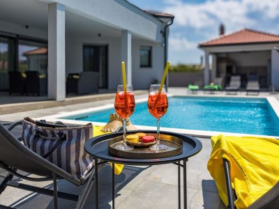 Villa Villa with Private Illuminated Pool - Outdoor photo 15