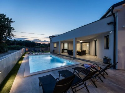 Villa Villa with Private Illuminated Pool - Outdoor photo 17