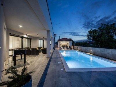Villa Villa with Private Illuminated Pool - Outdoor photo 18