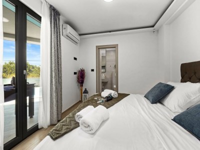 Villa Villa with Private Illuminated Pool - Features photo 35