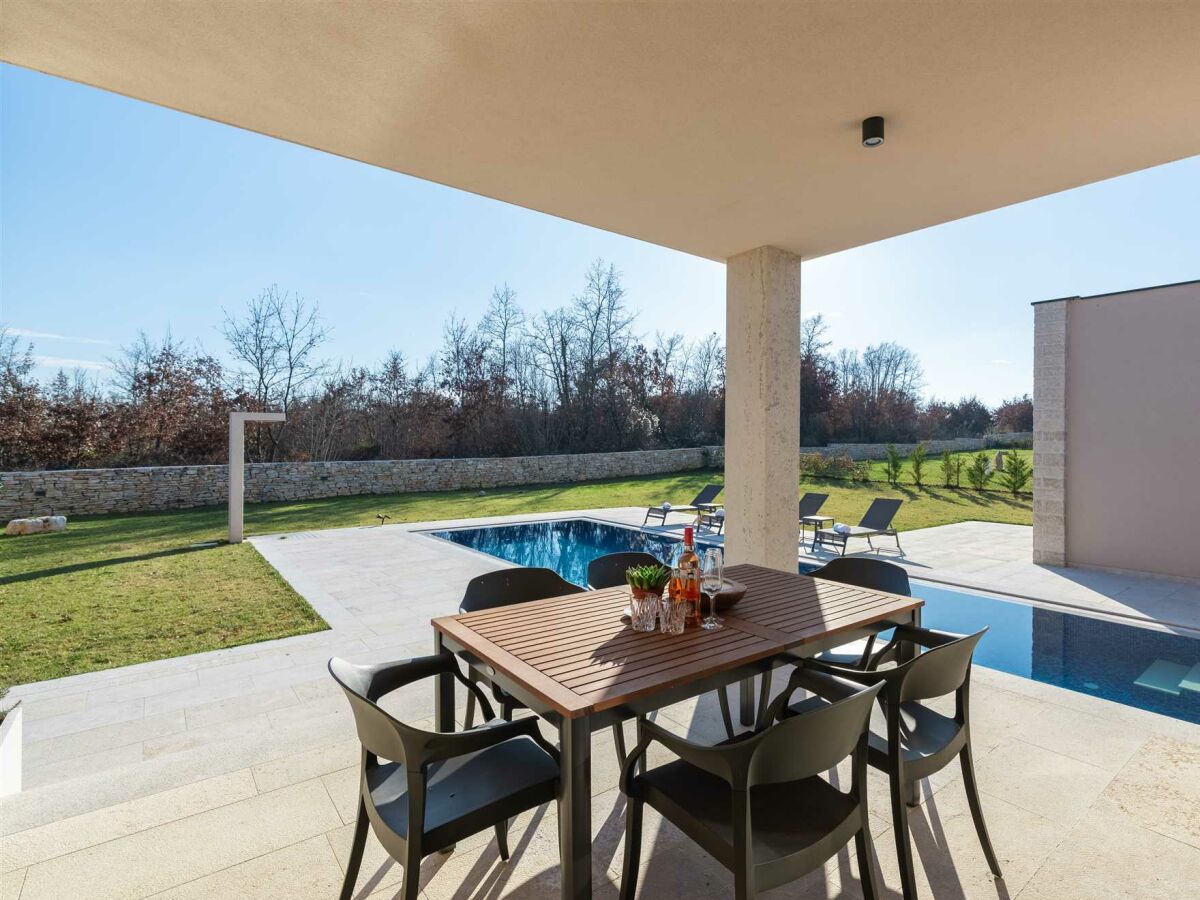 Villa Villa Shiva with a heatde pool - Outdoor photo 2