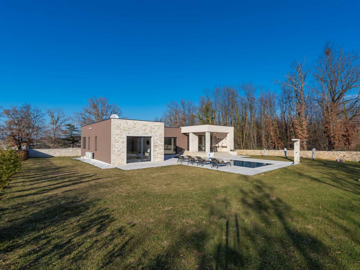 Villa Villa Shiva with a heatde pool - Outdoor photo 5