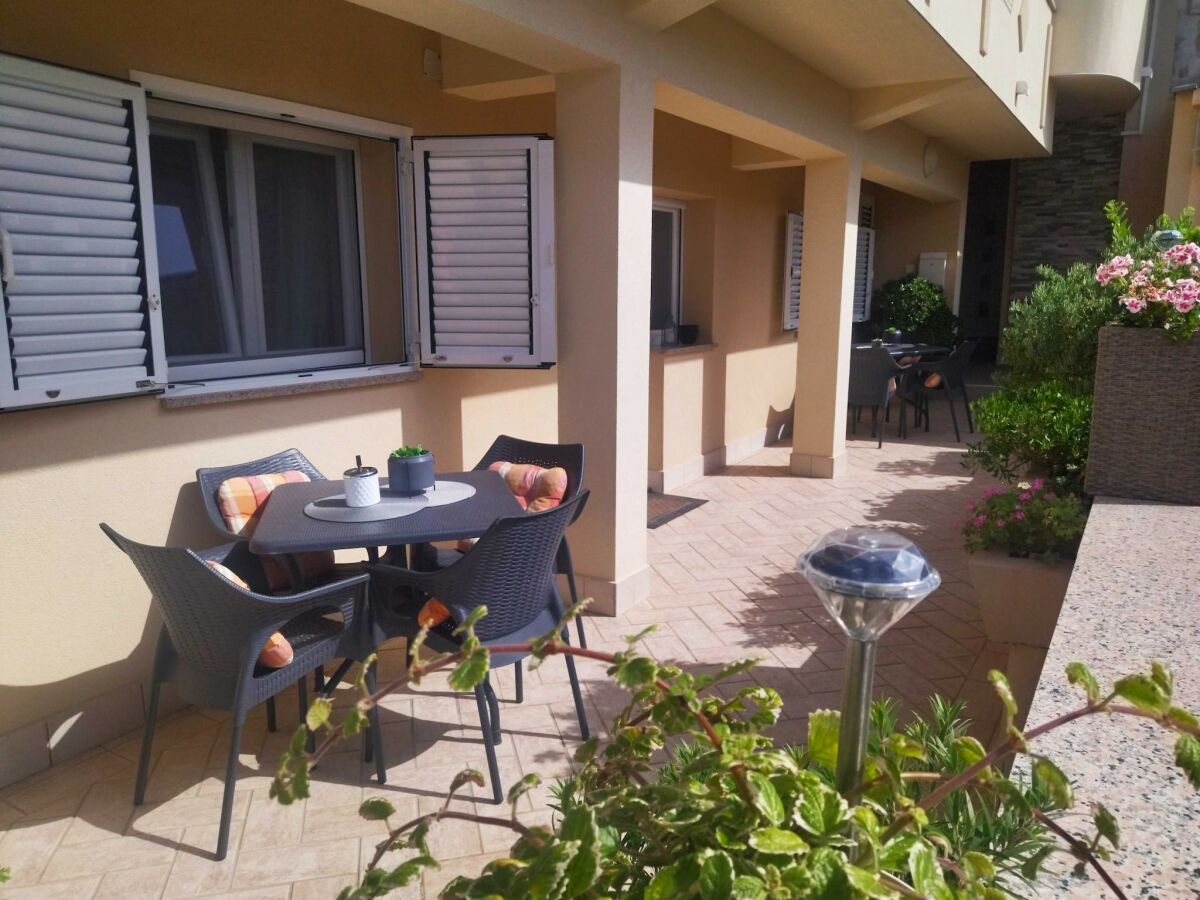 Apartment Charming One Bedroom Apartment Povljana - One Bedroom Apartment - Outdoor photo 5