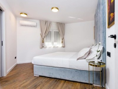 Apartment Three-Bedroom Penthouse Apartment - Features photo 11