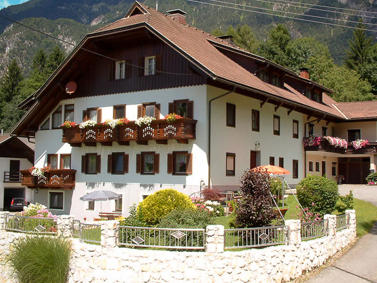 Holiday apartment Guesthouse in Wiesengrund Top 2