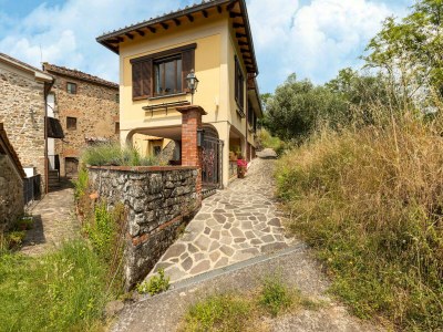 Villa Holiday Home in Tuscany with Stunning Views - Outdoor photo 3