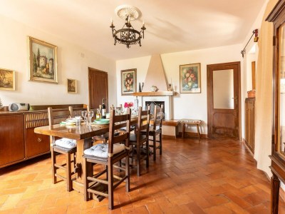 Villa Holiday Home in Tuscany with Stunning Views - Features photo 13