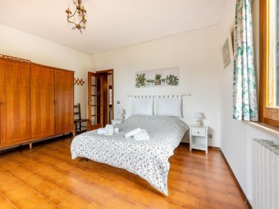 Villa Holiday Home in Tuscany with Stunning Views - Features photo 23