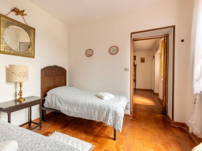 Villa Holiday Home in Tuscany with Stunning Views - Features photo 32