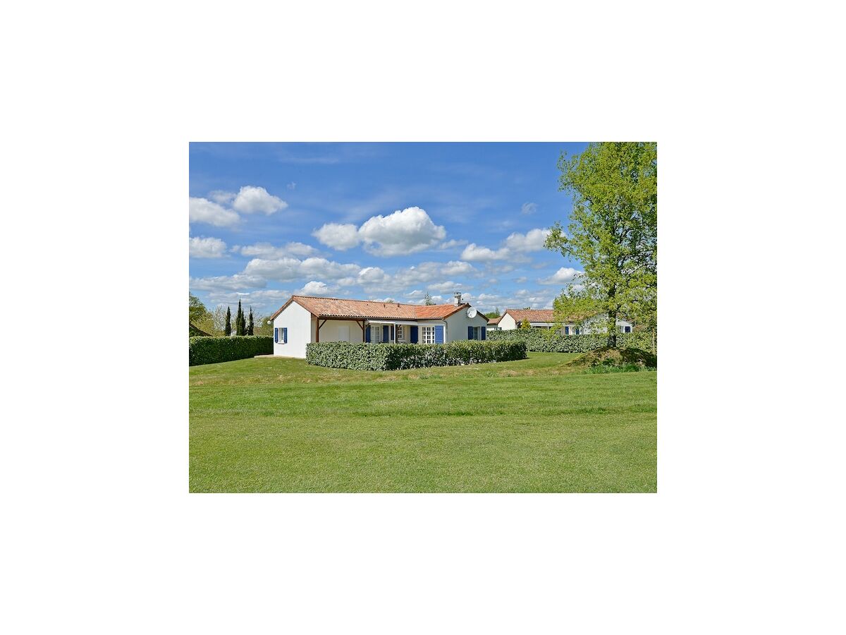 Holiday park Villa in France with Pool and Private Garden - Outdoor photo 2