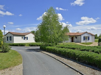 Holiday park Villa in France with Pool and Private Garden - Outdoor photo 3