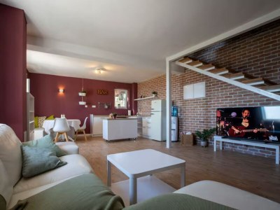 Holiday house Stone House Bay View Kaštela - Two Bedroom House with Pool - Features photo 4