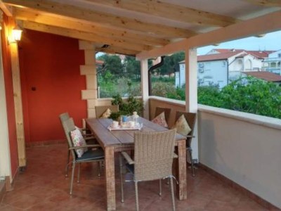 Apartment Apartments Dea & Paula - Classic Two Bedroom Apartment with Terrace - Outdoor photo 2