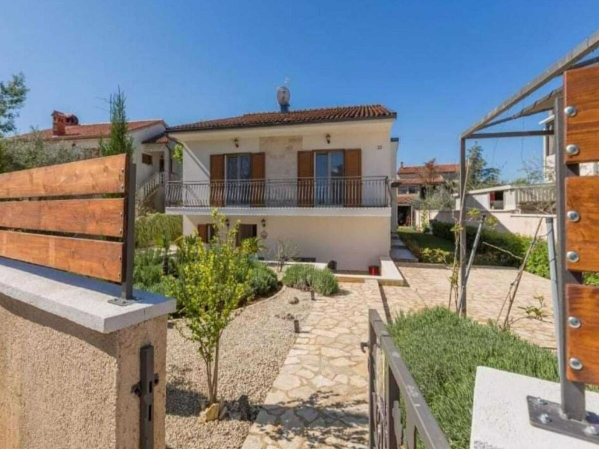 Apartment Two Bedroom Apartment with Terrace - Outdoor photo 5