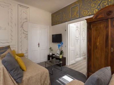 Apartment Double Room with Old town view - Features photo 13