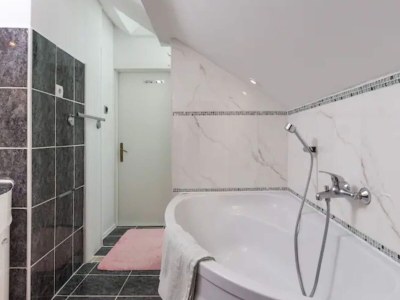 Apartment Double Room with Old town view - Features photo 14