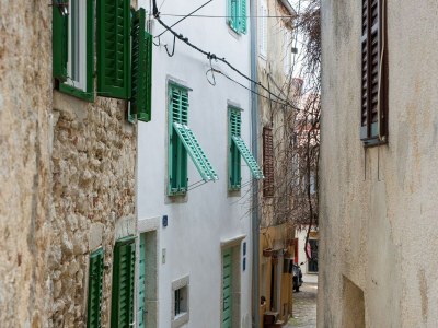 Apartment Vibrant and Elegant Downtown Krk Apartments - Classic Studio Apartment in Vrh - Apartment