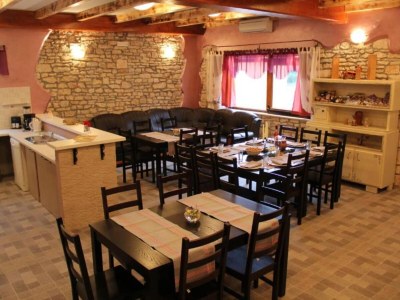 Holiday house Three Bedroom Holiday Home with Private Pool - Features photo 17