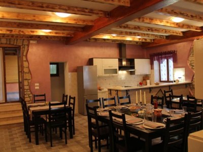 Holiday house Three Bedroom Holiday Home with Private Pool - Features photo 19