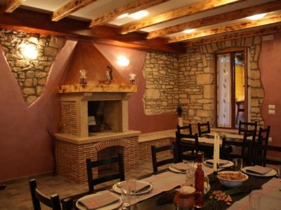 Holiday house Three Bedroom Holiday Home with Private Pool - Features photo 27