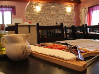 Holiday house Three Bedroom Holiday Home with Private Pool - Features photo 28