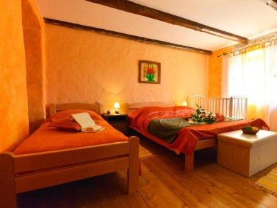 Holiday house Three Bedroom Holiday Home with Private Pool - Features photo 29