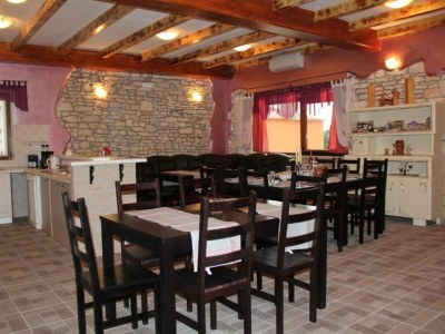 Holiday house Three Bedroom Holiday Home with Private Pool - Features photo 31