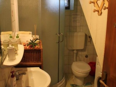 Holiday house Three Bedroom Holiday Home with Private Pool - Features photo 32