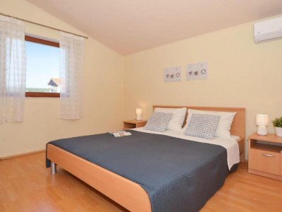 Apartment Apartments Nina - One Bedroom Apartment with Balcony A2 - Features photo 16