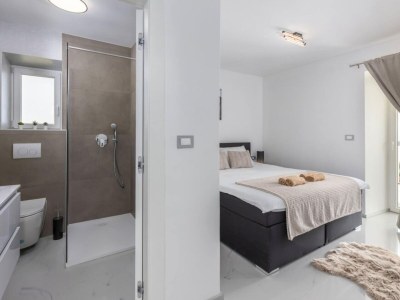 Apartment Apartments Bregha - Three Bedroom Apartment with Terrace - Features photo 8