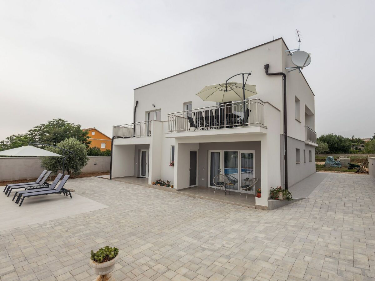 Holiday house Holiday Home Milutin 1 - Four Bedroom Holiday Home with Private Pool - Outdoor photo 2