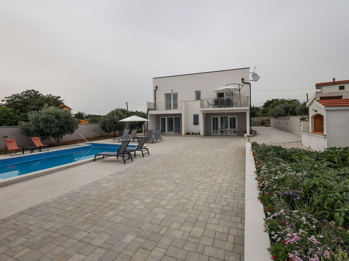 Holiday house Holiday Home Milutin 1 - Four Bedroom Holiday Home with Private Pool - Outdoor photo 3