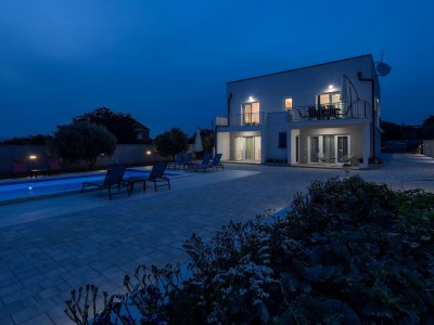 Holiday house Holiday Home Milutin 1 - Four Bedroom Holiday Home with Private Pool - Outdoor photo 7