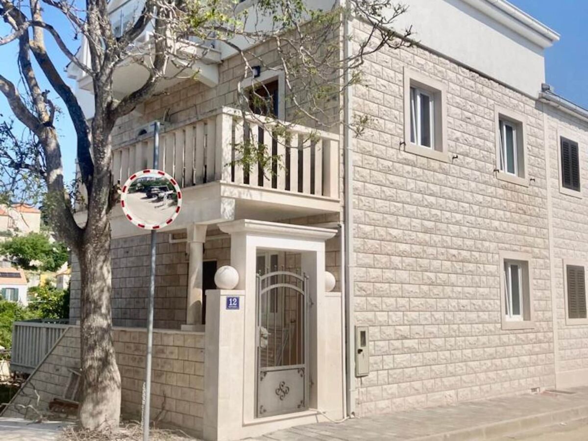 Apartment Elegant Sutivan Apartments with Balcony - Two Bedroom Apartment with Balcony - Outdoor photo 2