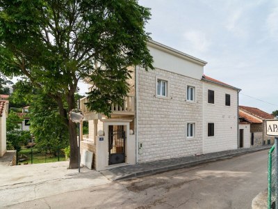 Apartment Elegant Sutivan Apartments with Balcony - Two Bedroom Apartment with Balcony - Outdoor photo 7