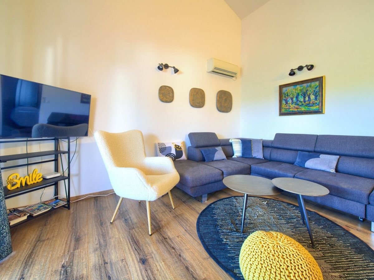 Apartment Two Bedroom Apartment with Terrace and Sea View - Features photo 2